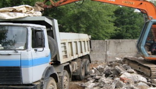 Вывоз строительного мусора с участка в Екатеринбурге недорого от 1565 руб. | 2Землекопа-Ктр